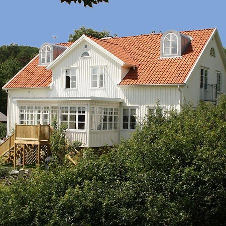 Villa Akvarellen Bed & Breakfast Gerlesborg Kültér fotó