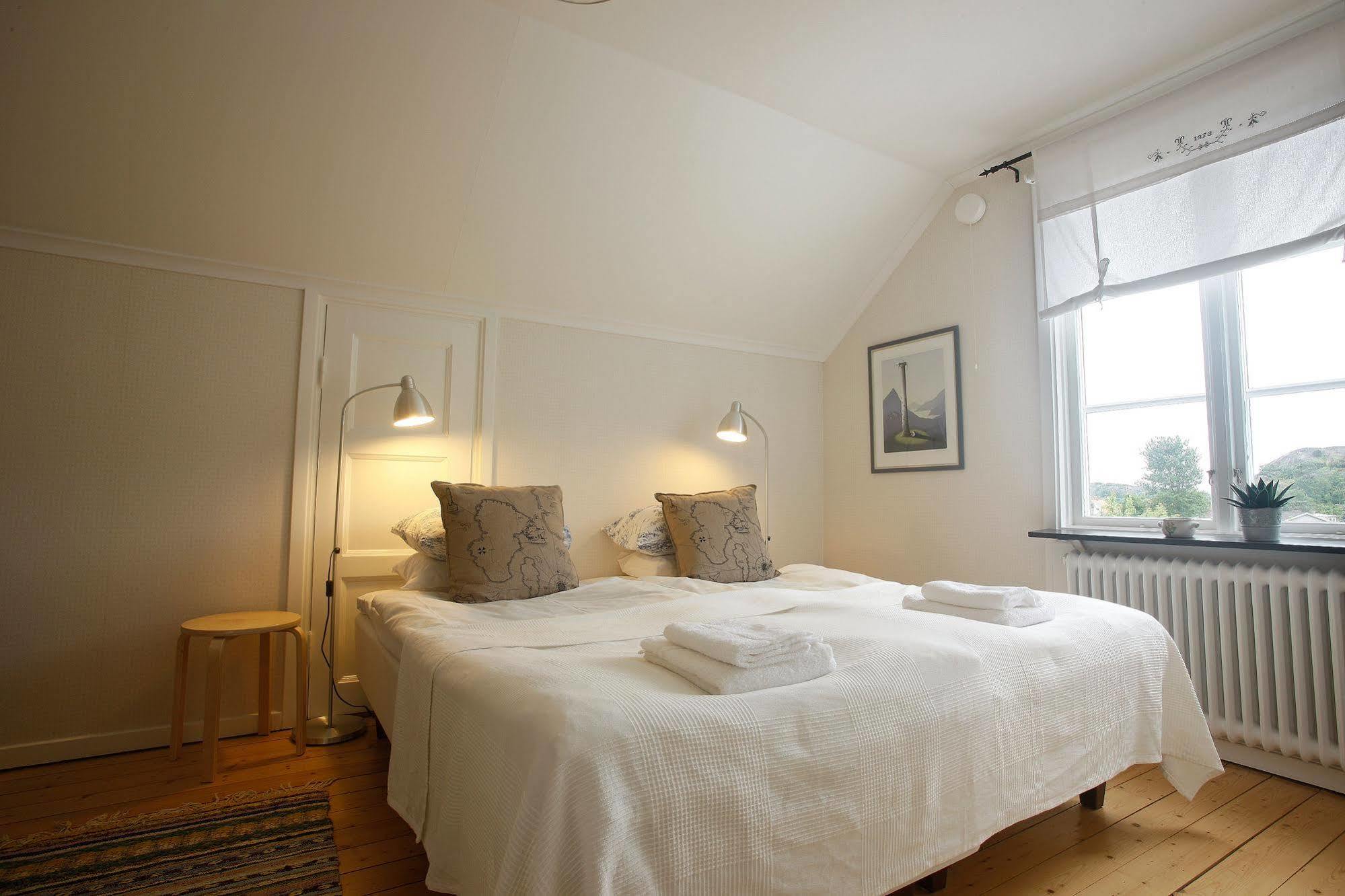 Villa Akvarellen Bed & Breakfast Gerlesborg Kültér fotó