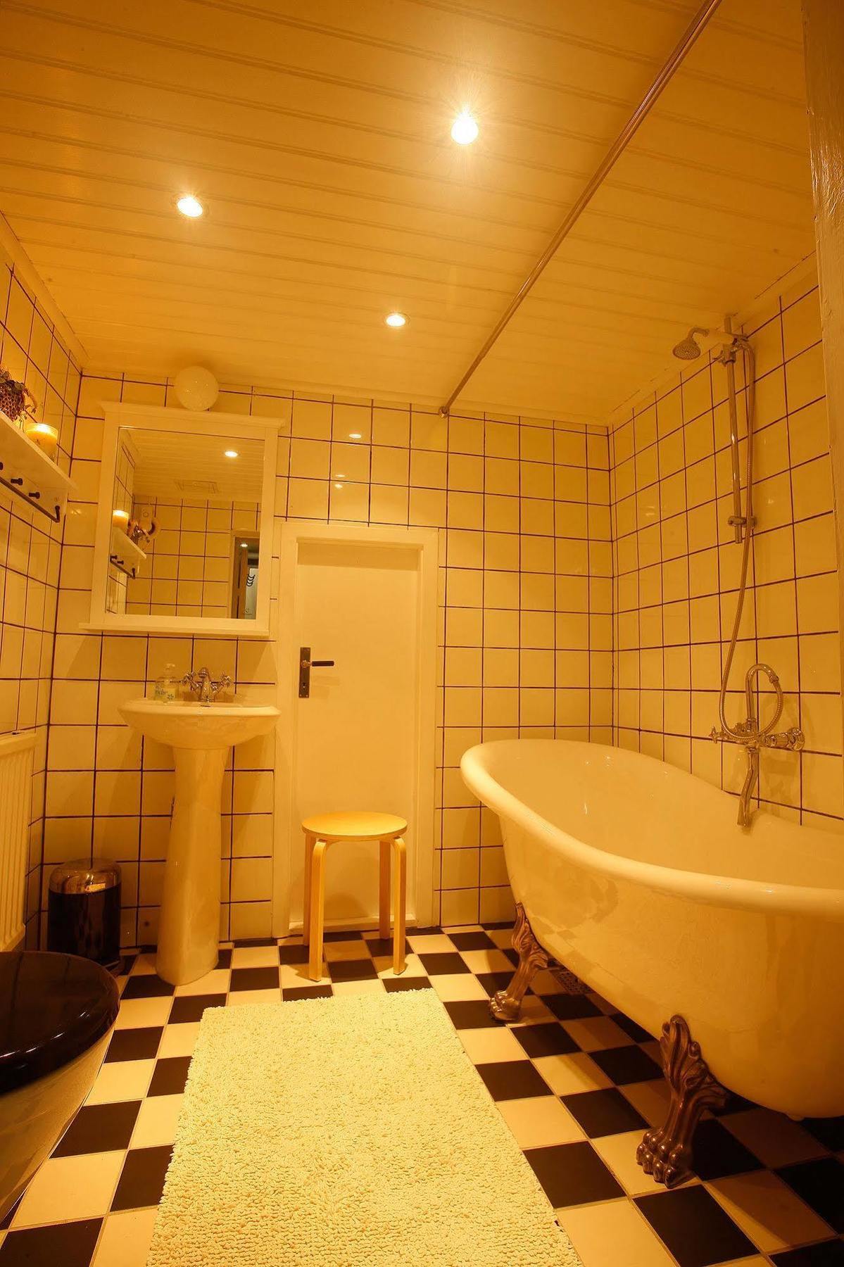 Villa Akvarellen Bed & Breakfast Gerlesborg Kültér fotó