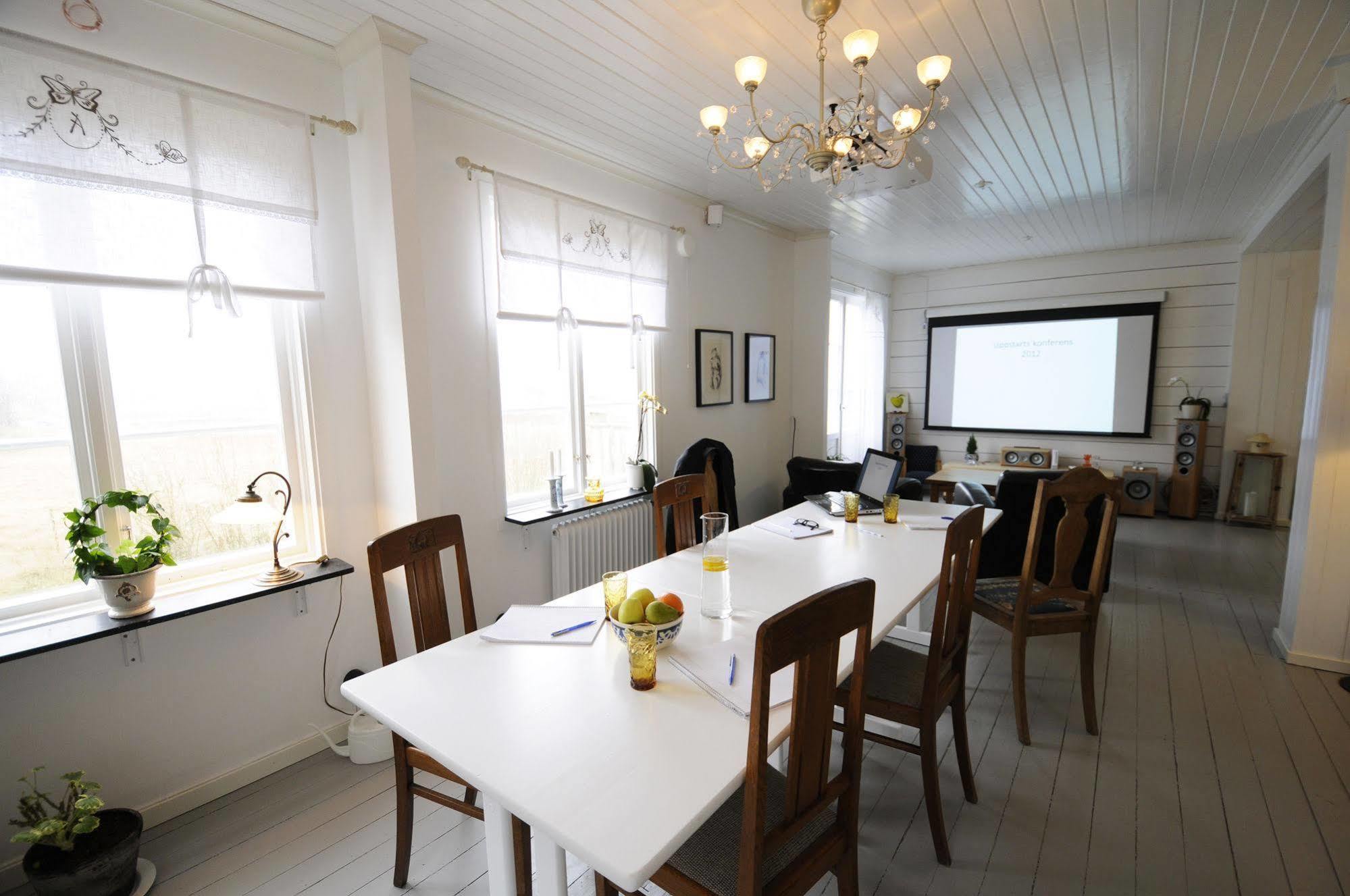 Villa Akvarellen Bed & Breakfast Gerlesborg Kültér fotó